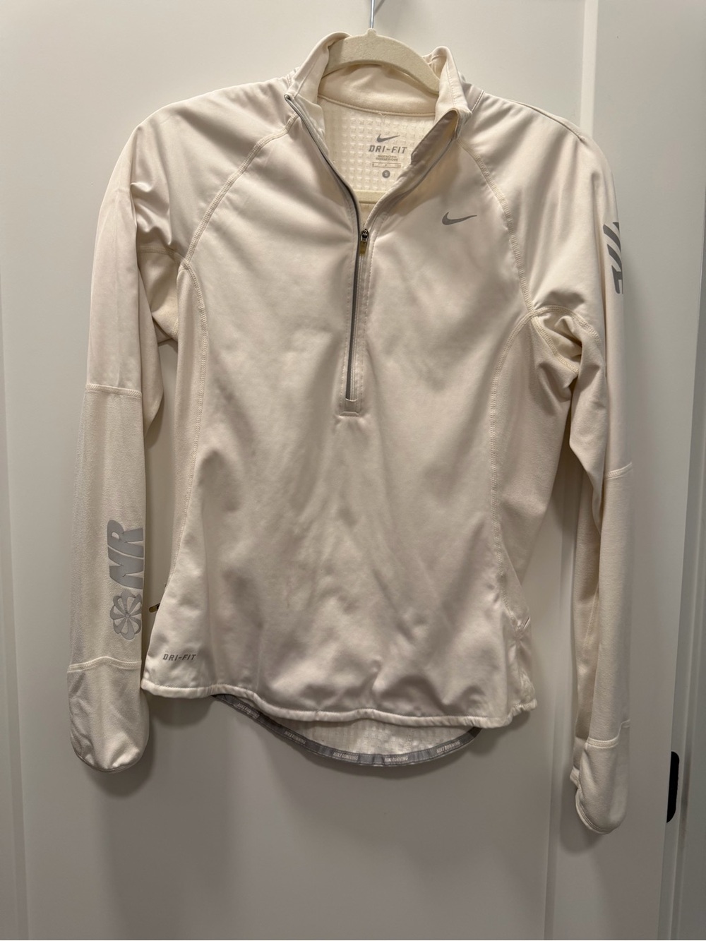 Nike Women’s white Dri-FIT Quarter-Zip Pullover small